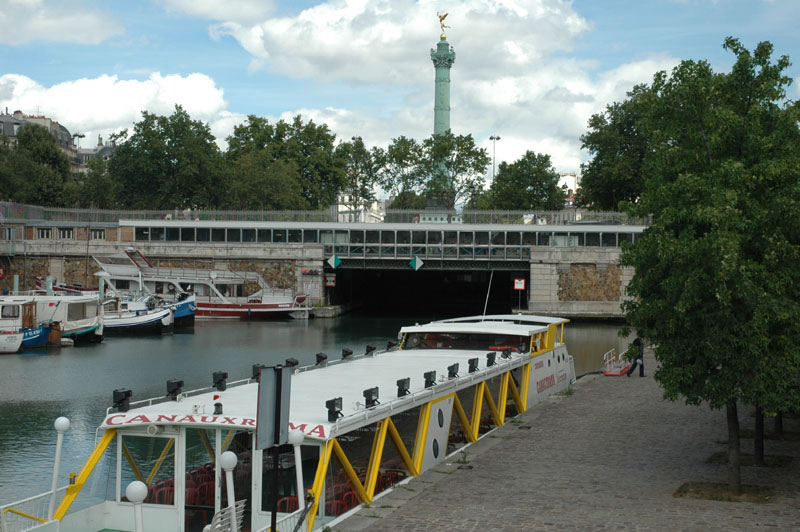 Sur le Canal Saint Martin à Paris (0)