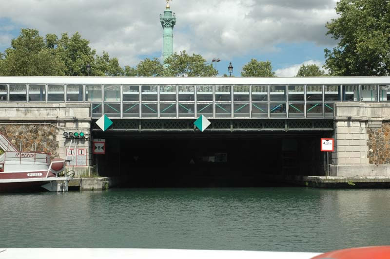 Sur le Canal Saint Martin à Paris (1)